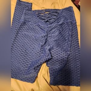 Fit Booty scrunch butt strappy back textured leggings